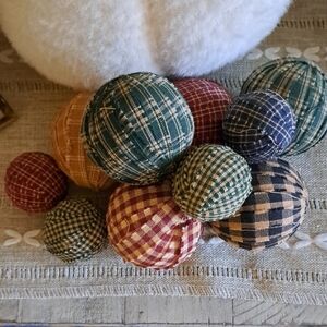 Primitive Rustic Plaid Fabric Decorative Ball Set
